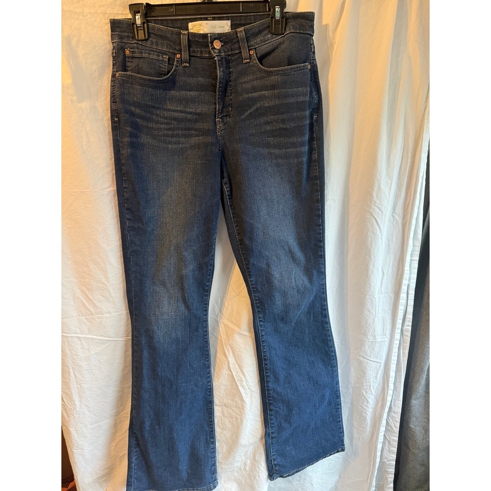 Signature by Levi Strauss Totally Shaping Bootcut Jeans Dark Wash 10M W30 L32